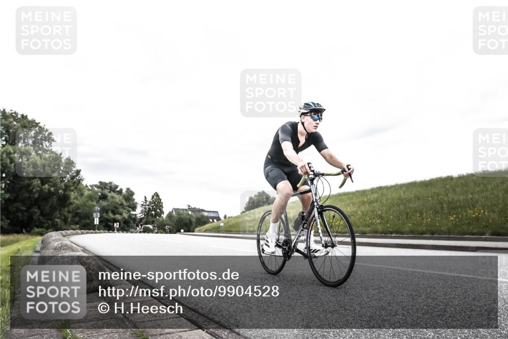 21.06.2026 - 29. Vierlanden-Triathlon H.Heesch http://msf.ph/oto/9904528 21.06.2026 10:26:58 Radfahren 112, 164, 388 meine-sportfotos.de