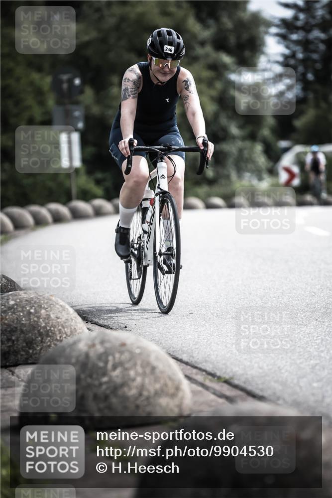 21.06.2026 - 29. Vierlanden-Triathlon H.Heesch http://msf.ph/oto/9904530 21.06.2026 11:36:27 Radfahren 246, 653, 841 meine-sportfotos.de
