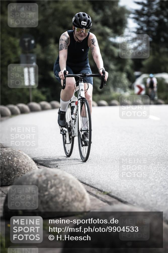21.06.2026 - 29. Vierlanden-Triathlon H.Heesch http://msf.ph/oto/9904533 21.06.2026 11:36:27 Radfahren 246, 653, 841 meine-sportfotos.de