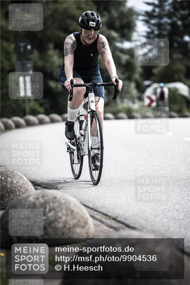 21.06.2026 - 29. Vierlanden-Triathlon H.Heesch http://msf.ph/oto/9904536 21.06.2026 11:36:27 Radfahren 246, 653, 841 meine-sportfotos.de