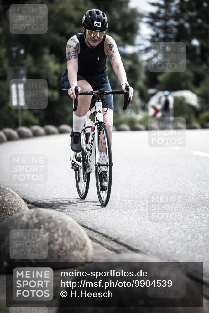 21.06.2026 - 29. Vierlanden-Triathlon H.Heesch http://msf.ph/oto/9904539 21.06.2026 11:36:27 Radfahren 246, 653, 841 meine-sportfotos.de