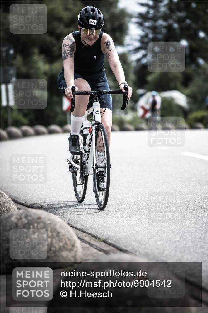 21.06.2026 - 29. Vierlanden-Triathlon H.Heesch http://msf.ph/oto/9904542 21.06.2026 11:36:27 Radfahren 246, 653, 841 meine-sportfotos.de