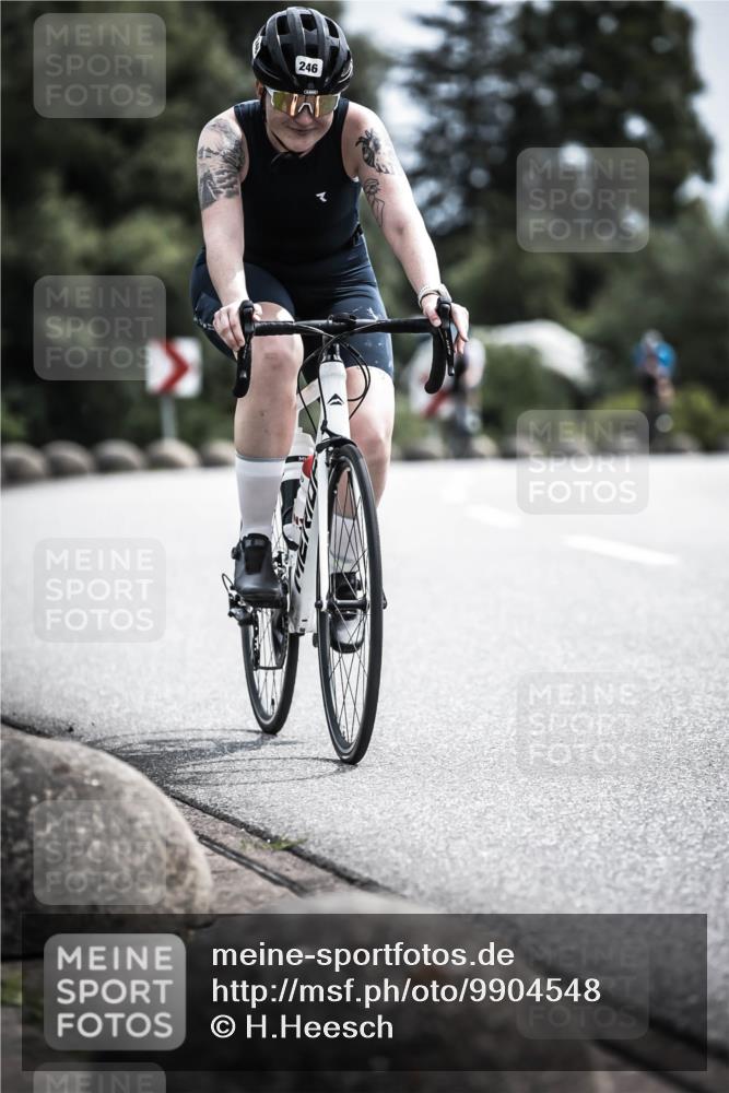 21.06.2026 - 29. Vierlanden-Triathlon H.Heesch http://msf.ph/oto/9904548 21.06.2026 11:36:27 Radfahren 246, 653, 841 meine-sportfotos.de