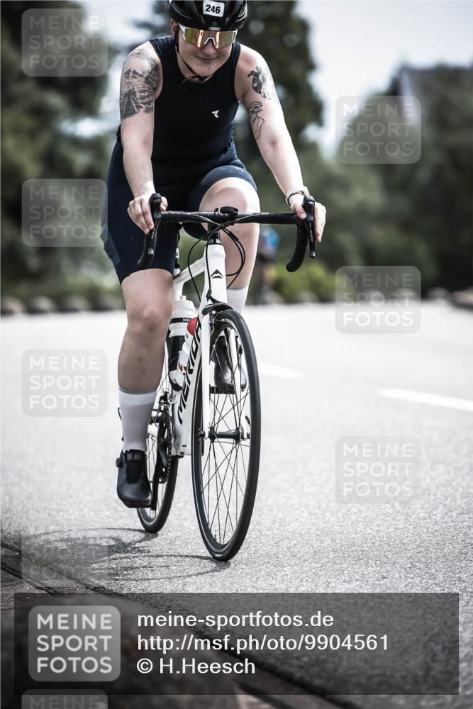 21.06.2026 - 29. Vierlanden-Triathlon H.Heesch http://msf.ph/oto/9904561 21.06.2026 11:36:28 Radfahren 246, 653, 841 meine-sportfotos.de