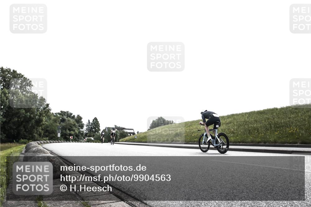21.06.2026 - 29. Vierlanden-Triathlon H.Heesch http://msf.ph/oto/9904563 21.06.2026 10:54:35 Radfahren 33, 94, 506, 526, 545, 552, 562, 599 meine-sportfotos.de