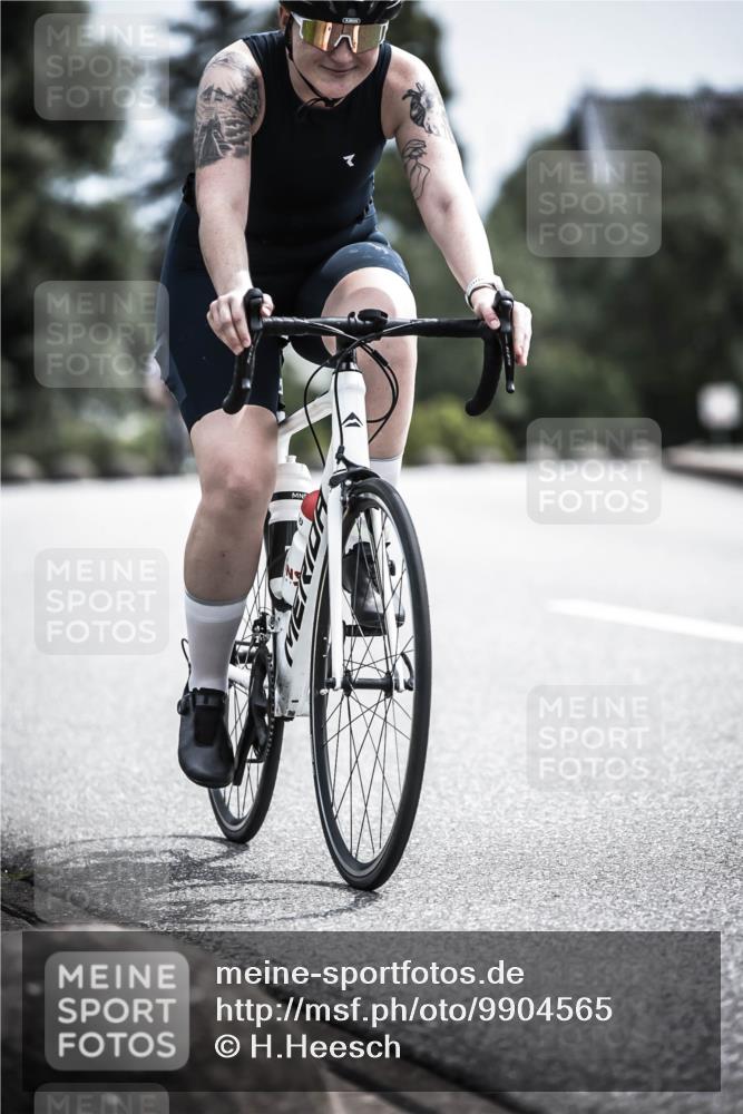 21.06.2026 - 29. Vierlanden-Triathlon H.Heesch http://msf.ph/oto/9904565 21.06.2026 11:36:28 Radfahren 246, 653, 841 meine-sportfotos.de