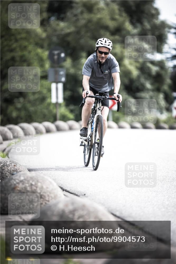 21.06.2026 - 29. Vierlanden-Triathlon H.Heesch http://msf.ph/oto/9904573 21.06.2026 11:37:48 Radfahren 105, 279, 706, 787, 895 meine-sportfotos.de
