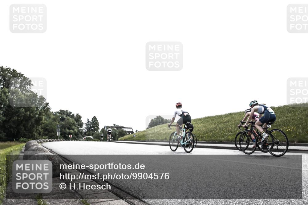 21.06.2026 - 29. Vierlanden-Triathlon H.Heesch http://msf.ph/oto/9904576 21.06.2026 10:54:39 Radfahren 94, 509, 552 meine-sportfotos.de
