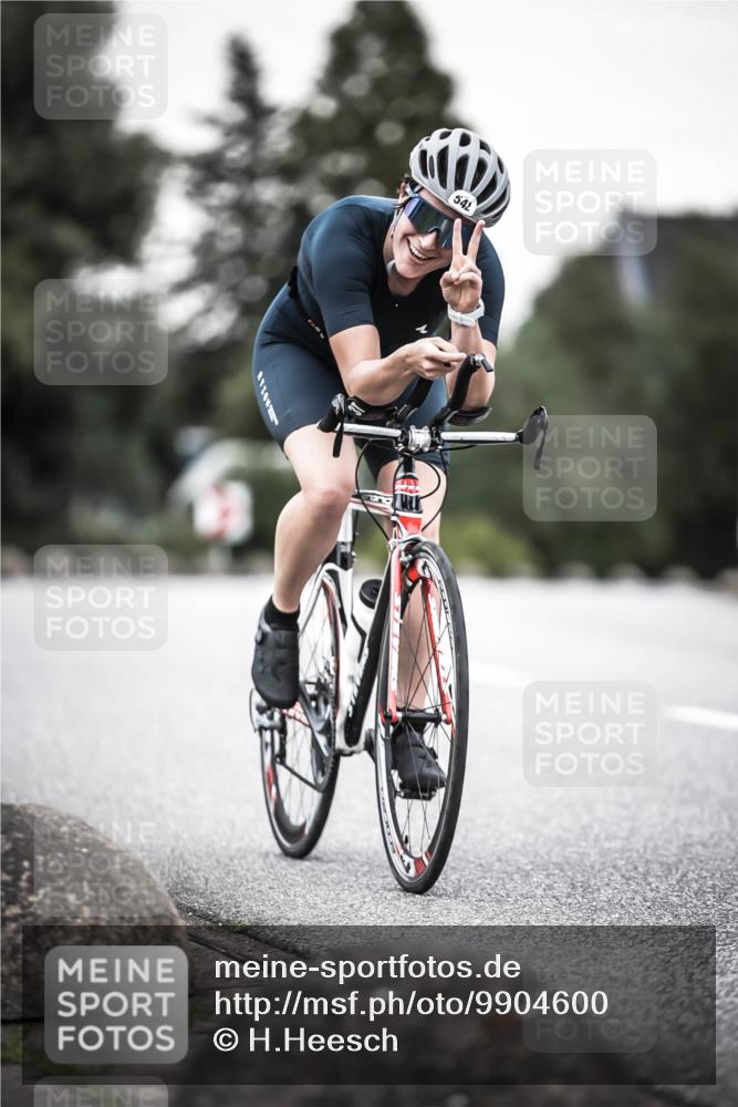 21.06.2026 - 29. Vierlanden-Triathlon H.Heesch http://msf.ph/oto/9904600 21.06.2026 10:20:40 Radfahren 52, 542 meine-sportfotos.de