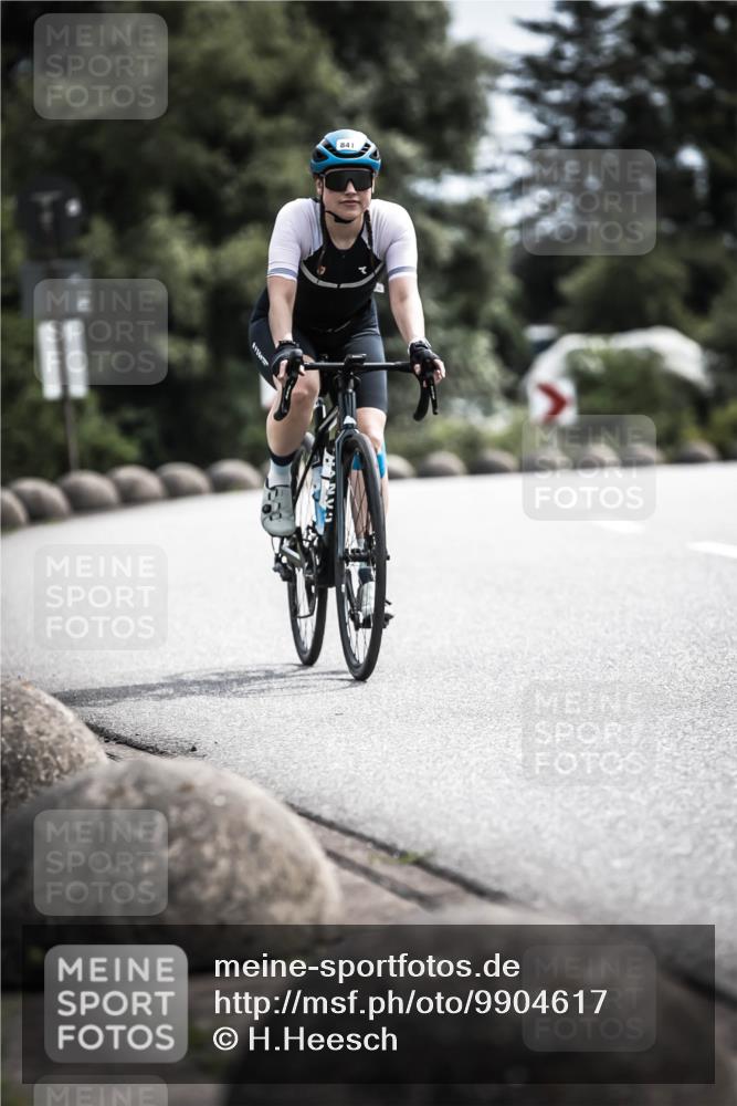 21.06.2026 - 29. Vierlanden-Triathlon H.Heesch http://msf.ph/oto/9904617 21.06.2026 11:36:34 Radfahren 226, 653, 841 meine-sportfotos.de