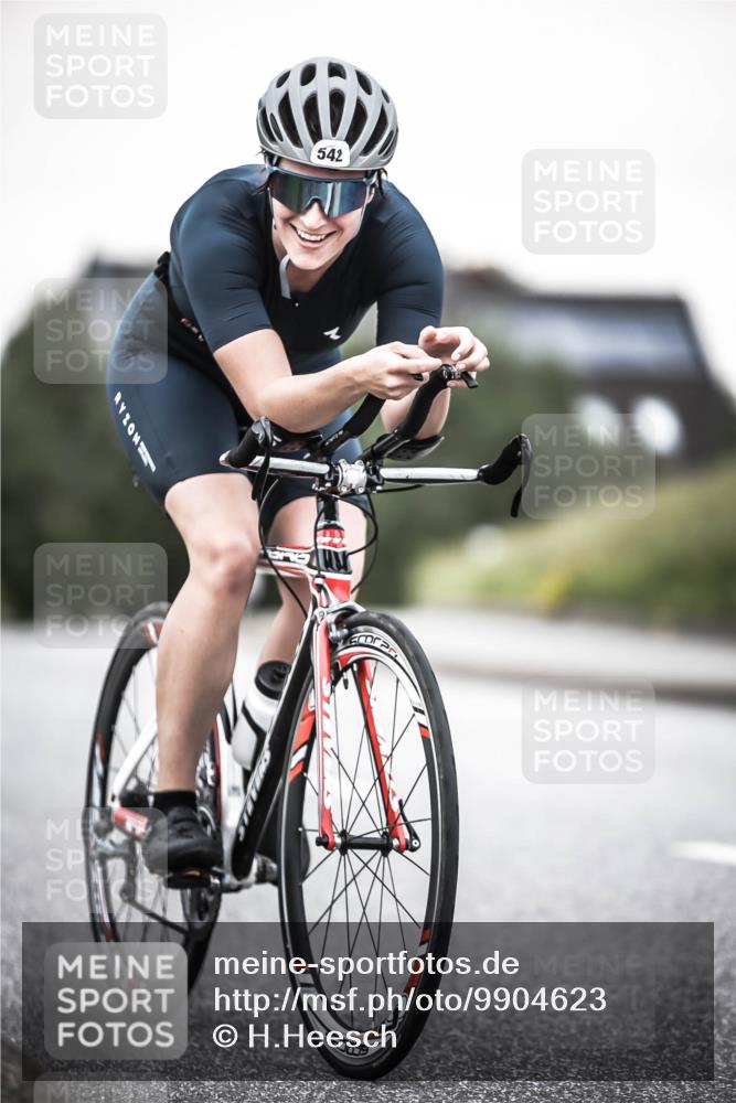 21.06.2026 - 29. Vierlanden-Triathlon H.Heesch http://msf.ph/oto/9904623 21.06.2026 10:20:41 Radfahren 52, 542 meine-sportfotos.de