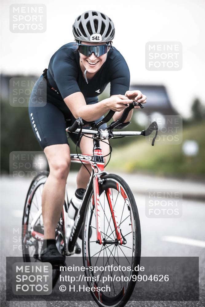 21.06.2026 - 29. Vierlanden-Triathlon H.Heesch http://msf.ph/oto/9904626 21.06.2026 10:20:41 Radfahren 52, 542 meine-sportfotos.de