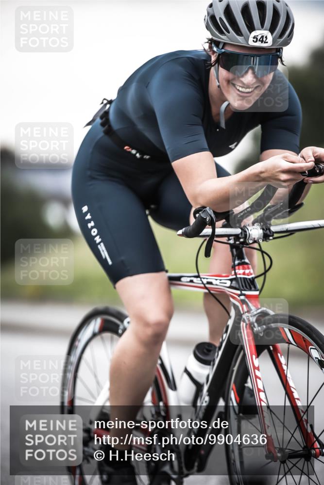 21.06.2026 - 29. Vierlanden-Triathlon H.Heesch http://msf.ph/oto/9904636 21.06.2026 10:20:41 Radfahren 52, 542 meine-sportfotos.de