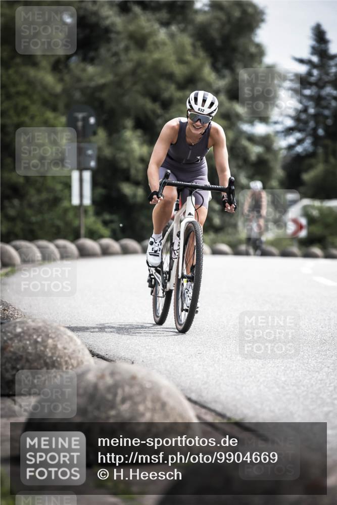 21.06.2026 - 29. Vierlanden-Triathlon H.Heesch http://msf.ph/oto/9904669 21.06.2026 11:36:54 Radfahren 58, 832, 865 meine-sportfotos.de