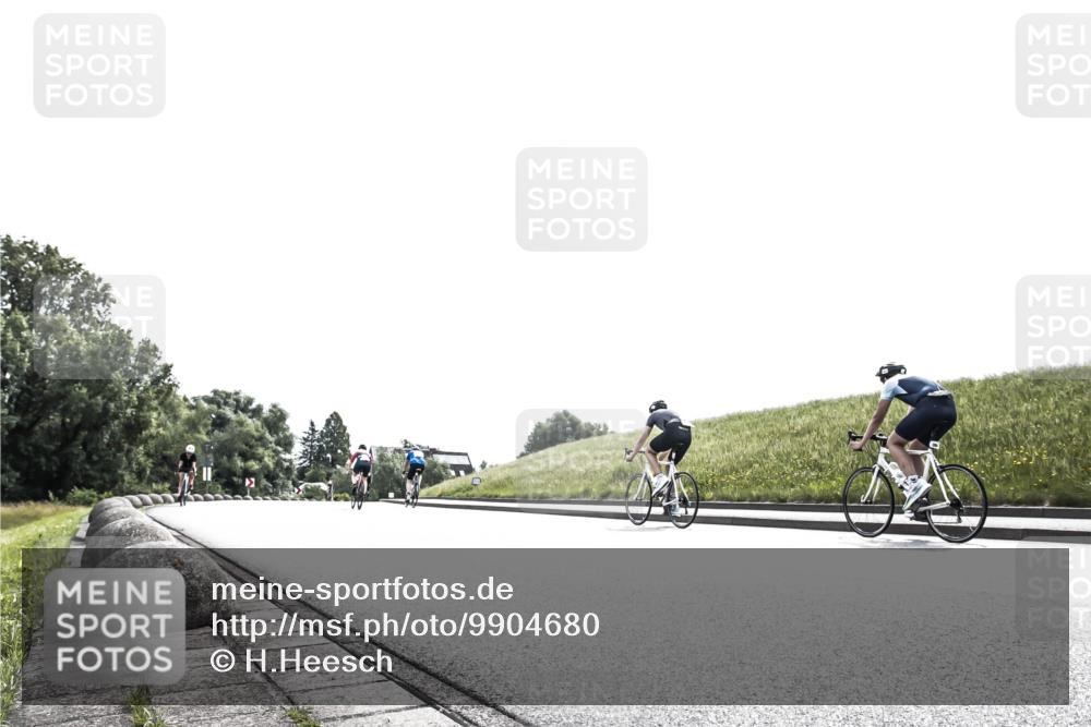 21.06.2026 - 29. Vierlanden-Triathlon H.Heesch http://msf.ph/oto/9904680 21.06.2026 10:57:04 Radfahren 58, 145, 255, 328, 368, 374, 391, 488, 514, 517, 585 meine-sportfotos.de