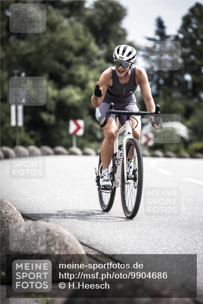 21.06.2026 - 29. Vierlanden-Triathlon H.Heesch http://msf.ph/oto/9904686 21.06.2026 11:36:55 Radfahren 832, 865 meine-sportfotos.de