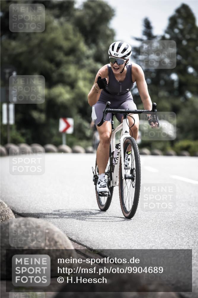 21.06.2026 - 29. Vierlanden-Triathlon H.Heesch http://msf.ph/oto/9904689 21.06.2026 11:36:55 Radfahren 832, 865 meine-sportfotos.de