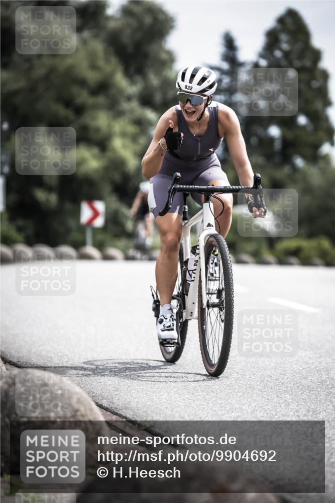 21.06.2026 - 29. Vierlanden-Triathlon H.Heesch http://msf.ph/oto/9904692 21.06.2026 11:36:55 Radfahren 832, 865 meine-sportfotos.de