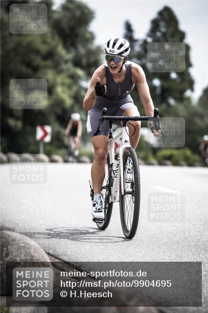 21.06.2026 - 29. Vierlanden-Triathlon H.Heesch http://msf.ph/oto/9904695 21.06.2026 11:36:55 Radfahren 832, 865 meine-sportfotos.de