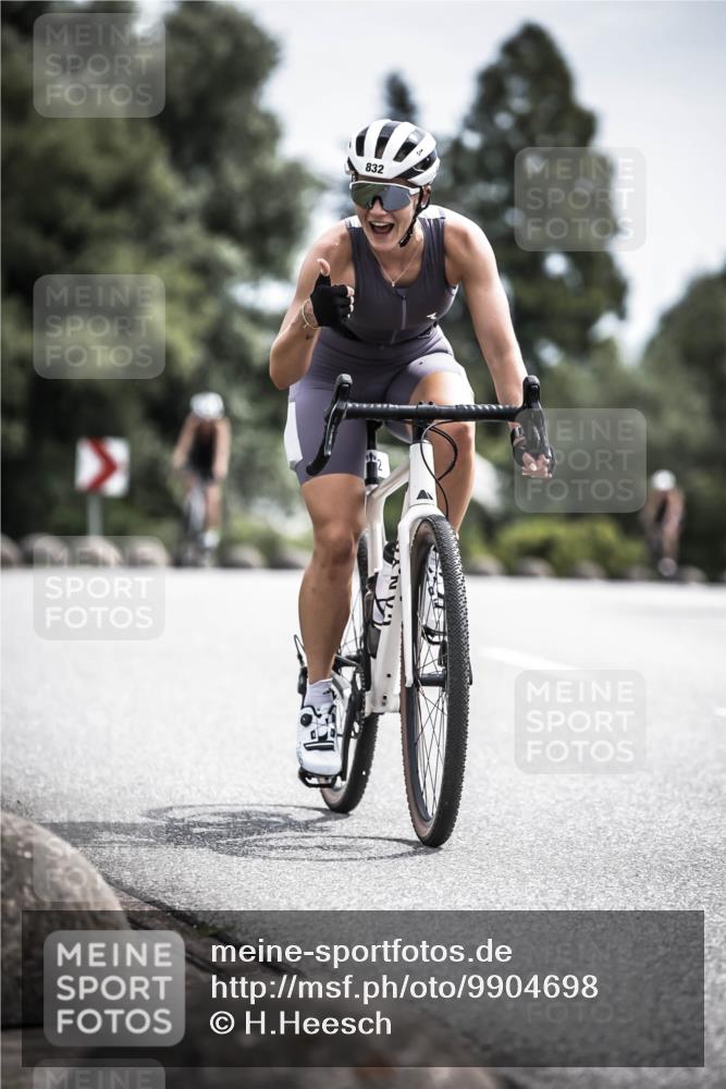 21.06.2026 - 29. Vierlanden-Triathlon H.Heesch http://msf.ph/oto/9904698 21.06.2026 11:36:55 Radfahren 832, 865 meine-sportfotos.de