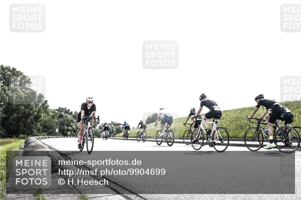 21.06.2026 - 29. Vierlanden-Triathlon H.Heesch http://msf.ph/oto/9904699 21.06.2026 10:57:06 Radfahren 145, 255, 514, 585 meine-sportfotos.de