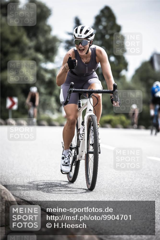 21.06.2026 - 29. Vierlanden-Triathlon H.Heesch http://msf.ph/oto/9904701 21.06.2026 11:36:55 Radfahren 832, 865 meine-sportfotos.de