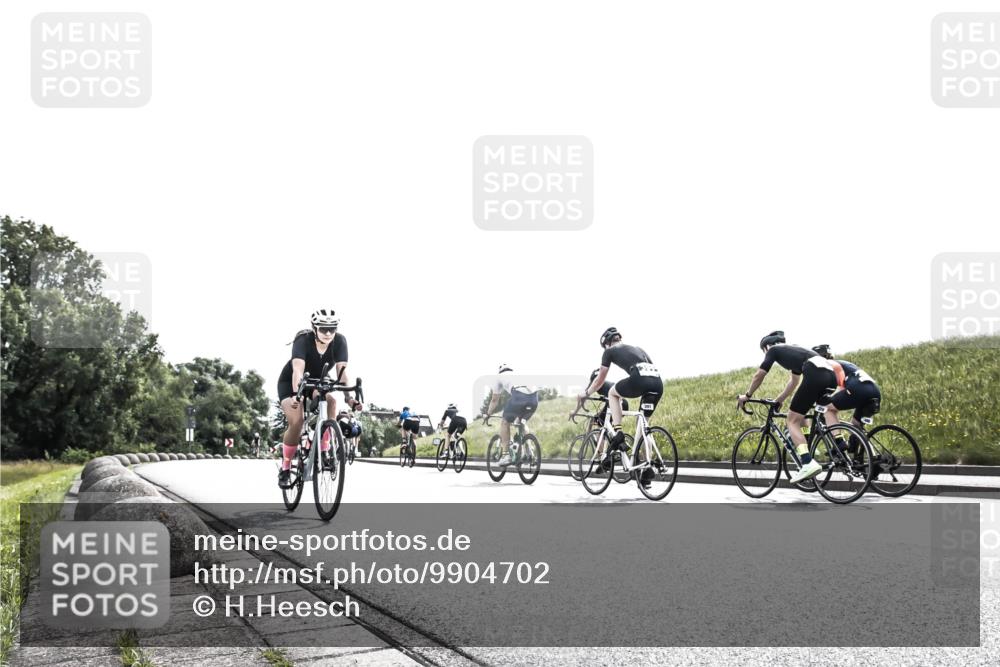 21.06.2026 - 29. Vierlanden-Triathlon H.Heesch http://msf.ph/oto/9904702 21.06.2026 10:57:06 Radfahren 145, 255, 514, 585 meine-sportfotos.de