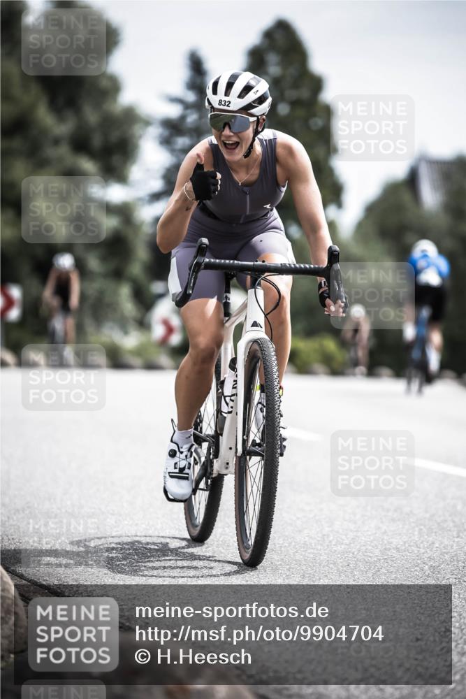 21.06.2026 - 29. Vierlanden-Triathlon H.Heesch http://msf.ph/oto/9904704 21.06.2026 11:36:55 Radfahren 832, 865 meine-sportfotos.de