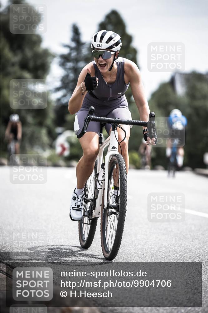 21.06.2026 - 29. Vierlanden-Triathlon H.Heesch http://msf.ph/oto/9904706 21.06.2026 11:36:55 Radfahren 832, 865 meine-sportfotos.de