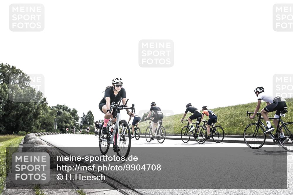 21.06.2026 - 29. Vierlanden-Triathlon H.Heesch http://msf.ph/oto/9904708 21.06.2026 10:57:06 Radfahren 145, 255, 514, 585 meine-sportfotos.de