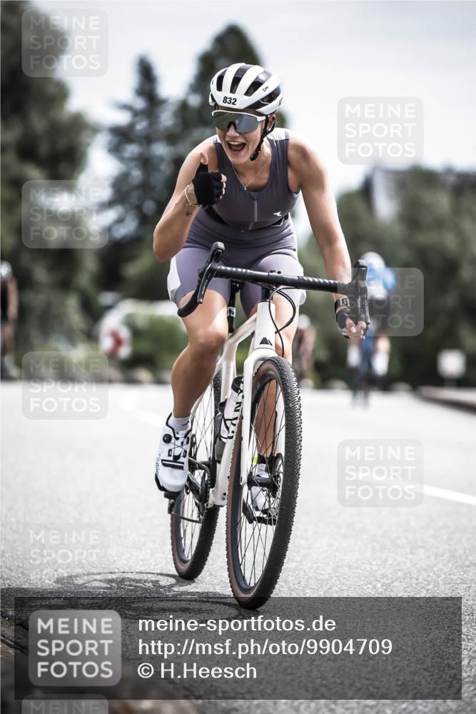 21.06.2026 - 29. Vierlanden-Triathlon H.Heesch http://msf.ph/oto/9904709 21.06.2026 11:36:55 Radfahren 832, 865 meine-sportfotos.de