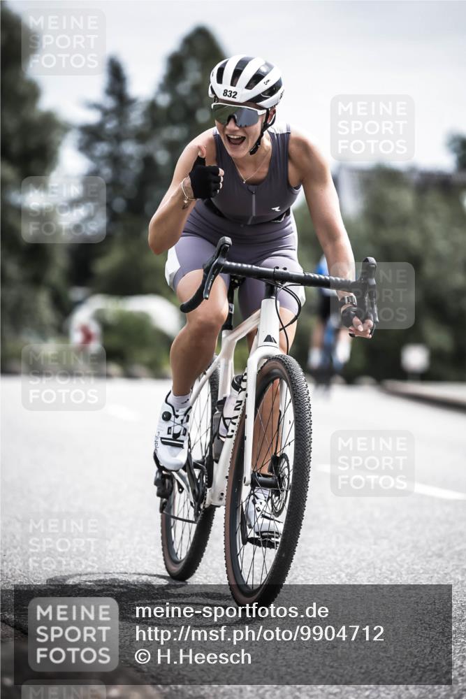 21.06.2026 - 29. Vierlanden-Triathlon H.Heesch http://msf.ph/oto/9904712 21.06.2026 11:36:55 Radfahren 832, 865 meine-sportfotos.de
