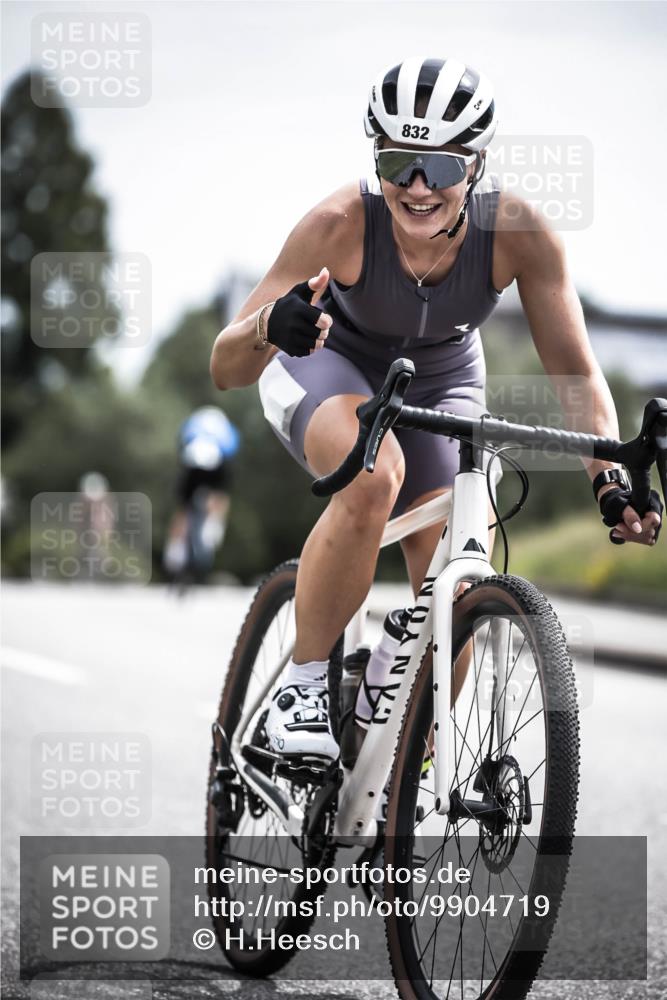 21.06.2026 - 29. Vierlanden-Triathlon H.Heesch http://msf.ph/oto/9904719 21.06.2026 11:36:55 Radfahren 832, 865 meine-sportfotos.de
