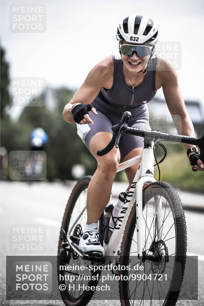 21.06.2026 - 29. Vierlanden-Triathlon H.Heesch http://msf.ph/oto/9904721 21.06.2026 11:36:55 Radfahren 832, 865 meine-sportfotos.de