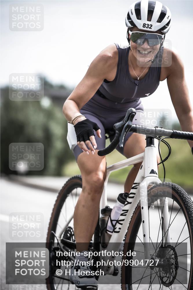 21.06.2026 - 29. Vierlanden-Triathlon H.Heesch http://msf.ph/oto/9904727 21.06.2026 11:36:55 Radfahren 832, 865 meine-sportfotos.de