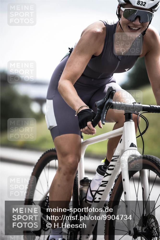 21.06.2026 - 29. Vierlanden-Triathlon H.Heesch http://msf.ph/oto/9904734 21.06.2026 11:36:55 Radfahren 832, 865 meine-sportfotos.de