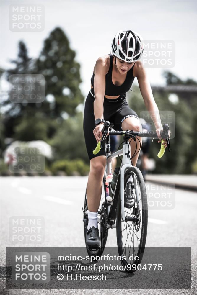 21.06.2026 - 29. Vierlanden-Triathlon H.Heesch http://msf.ph/oto/9904775 21.06.2026 11:37:00 Radfahren 100, 847, 865 meine-sportfotos.de