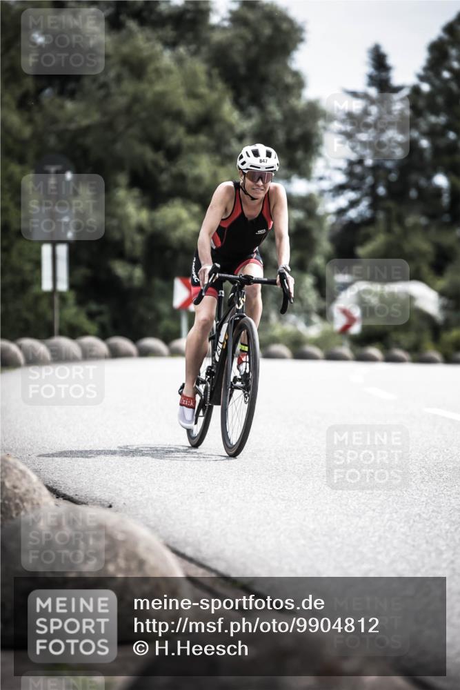 21.06.2026 - 29. Vierlanden-Triathlon H.Heesch http://msf.ph/oto/9904812 21.06.2026 11:37:02 Radfahren 100, 847, 865 meine-sportfotos.de