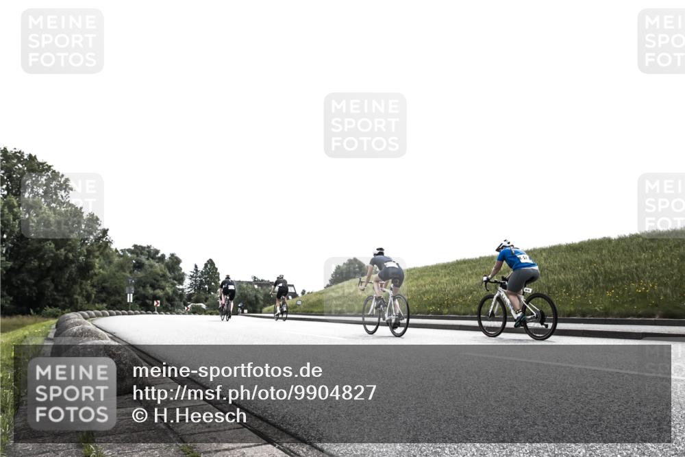 21.06.2026 - 29. Vierlanden-Triathlon H.Heesch http://msf.ph/oto/9904827 21.06.2026 10:59:24 Radfahren 499, 553 meine-sportfotos.de