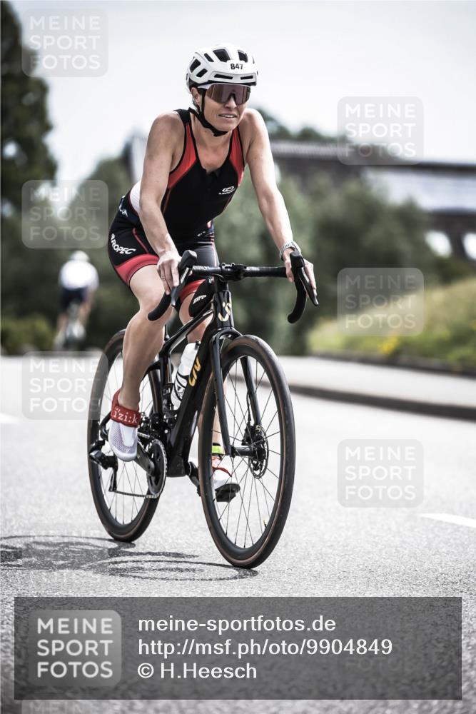 21.06.2026 - 29. Vierlanden-Triathlon H.Heesch http://msf.ph/oto/9904849 21.06.2026 11:37:03 Radfahren 48, 100, 847, 865 meine-sportfotos.de