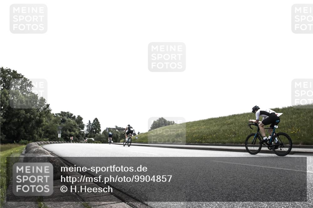 21.06.2026 - 29. Vierlanden-Triathlon H.Heesch http://msf.ph/oto/9904857 21.06.2026 11:00:00 Radfahren 113, 192, 207, 518 meine-sportfotos.de