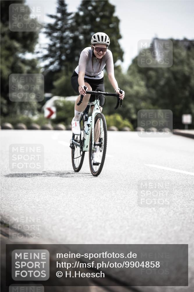 21.06.2026 - 29. Vierlanden-Triathlon H.Heesch http://msf.ph/oto/9904858 21.06.2026 11:37:14 Radfahren 48, 724, 834, 856, 861 meine-sportfotos.de