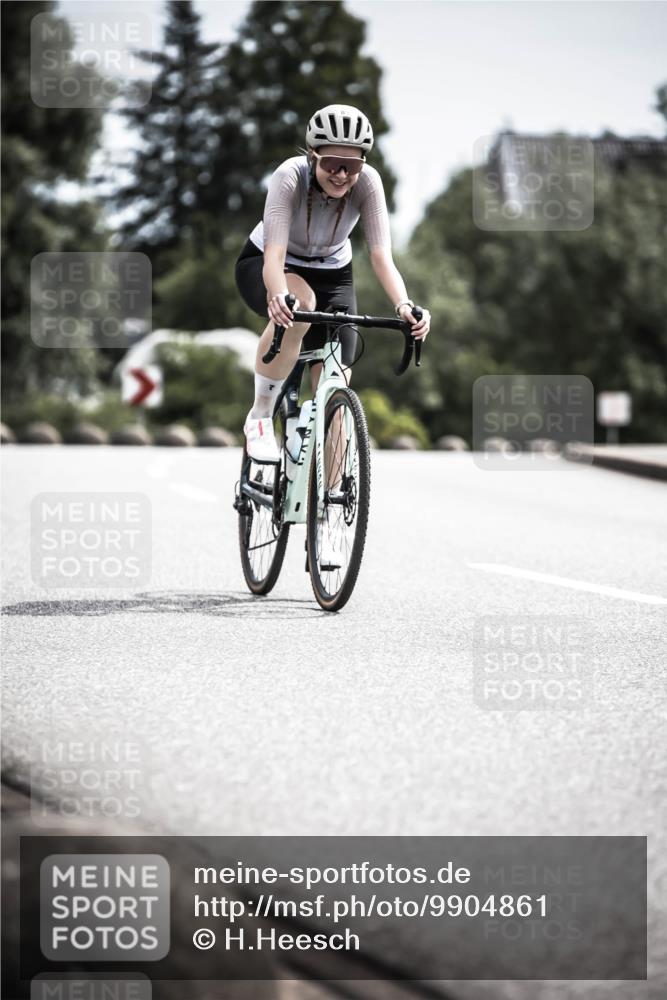 21.06.2026 - 29. Vierlanden-Triathlon H.Heesch http://msf.ph/oto/9904861 21.06.2026 11:37:14 Radfahren 48, 724, 834, 856, 861 meine-sportfotos.de