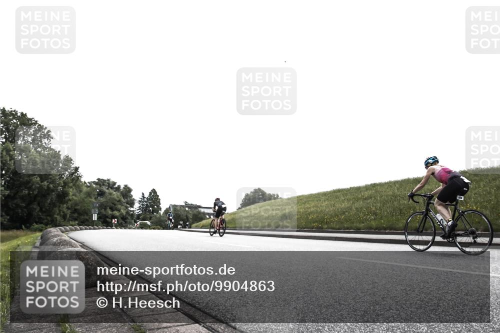21.06.2026 - 29. Vierlanden-Triathlon H.Heesch http://msf.ph/oto/9904863 21.06.2026 11:00:06 Radfahren 304, 355, 492, 516, 522, 551, 568, 570, 572, 583 meine-sportfotos.de