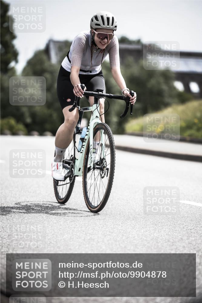 21.06.2026 - 29. Vierlanden-Triathlon H.Heesch http://msf.ph/oto/9904878 21.06.2026 11:37:14 Radfahren 48, 724, 834, 856, 861 meine-sportfotos.de
