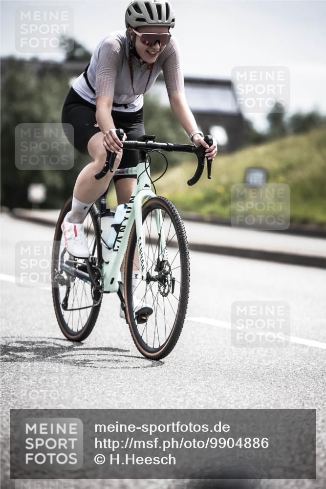 21.06.2026 - 29. Vierlanden-Triathlon H.Heesch http://msf.ph/oto/9904886 21.06.2026 11:37:14 Radfahren 48, 724, 834, 856, 861 meine-sportfotos.de