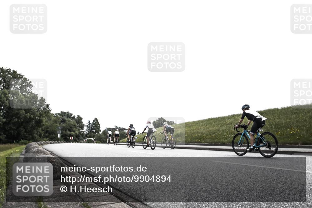 21.06.2026 - 29. Vierlanden-Triathlon H.Heesch http://msf.ph/oto/9904894 21.06.2026 11:00:13 Radfahren 296, 516 meine-sportfotos.de
