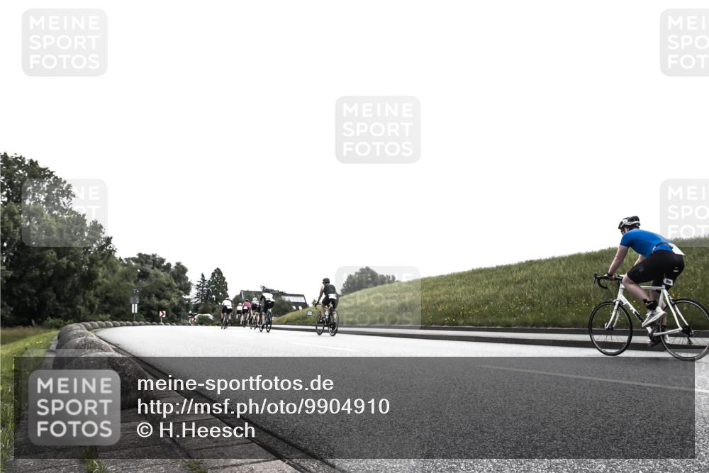 21.06.2026 - 29. Vierlanden-Triathlon H.Heesch http://msf.ph/oto/9904910 21.06.2026 11:00:15 Radfahren 296 meine-sportfotos.de
