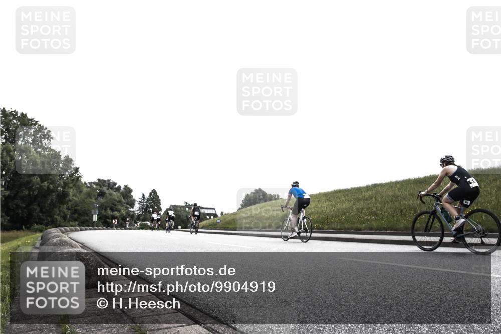 21.06.2026 - 29. Vierlanden-Triathlon H.Heesch http://msf.ph/oto/9904919 21.06.2026 11:00:15 Radfahren 296 meine-sportfotos.de
