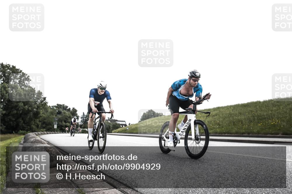 21.06.2026 - 29. Vierlanden-Triathlon H.Heesch http://msf.ph/oto/9904929 21.06.2026 11:00:24 Radfahren 126, 172, 639, 677 meine-sportfotos.de